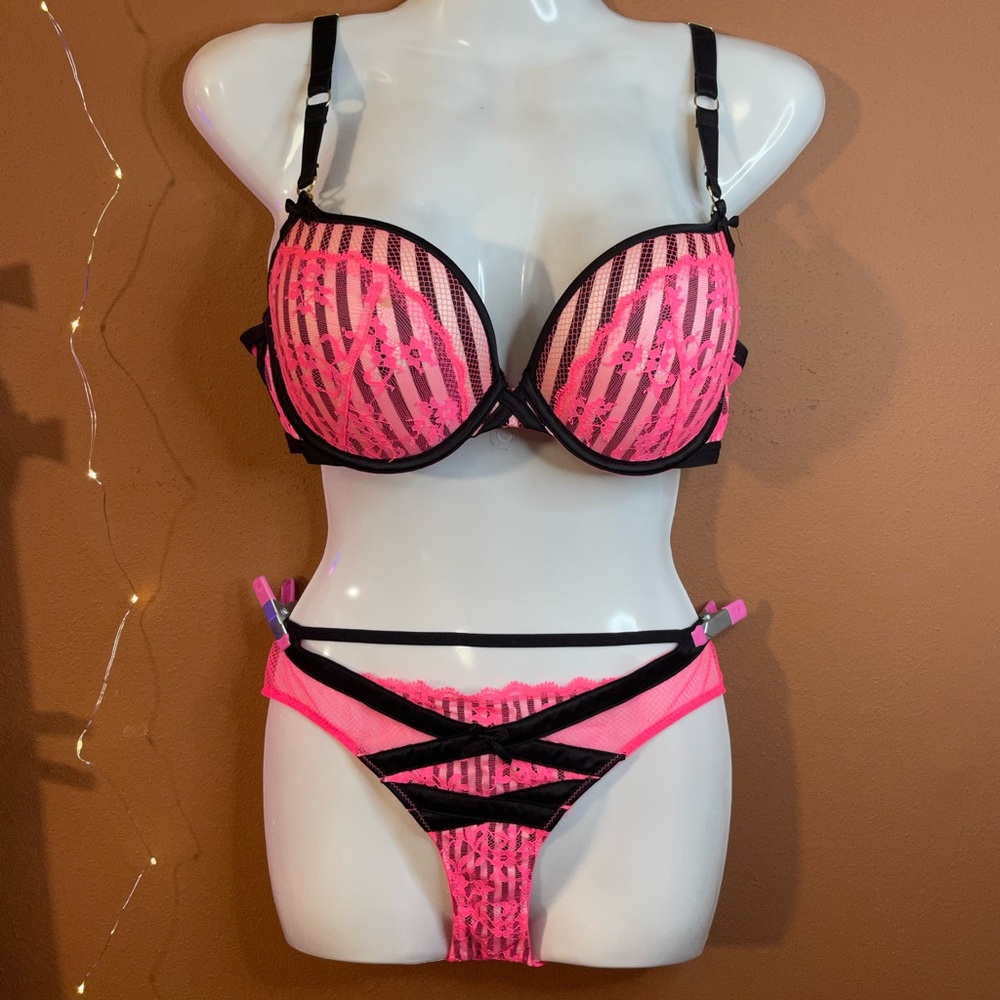 LIMITED EDITION VERY SEXY BOMBSHELL VS SET‼️‼️
